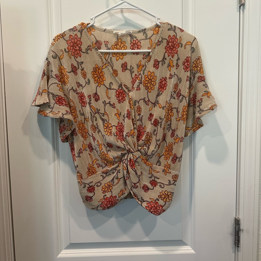Outlaw floral top size xsmall